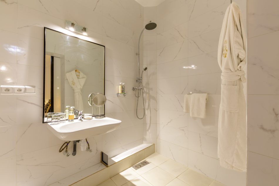 salle de bain chambre sépia